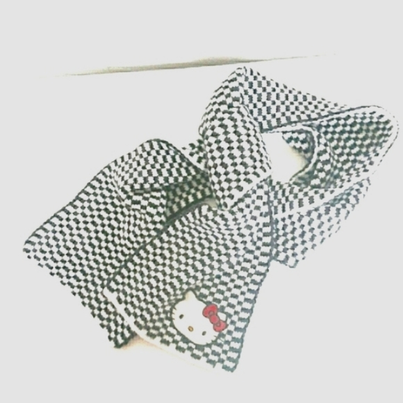 Sanrio Accessories - EUC SANRIO HELLO KITTY Knit scarf
